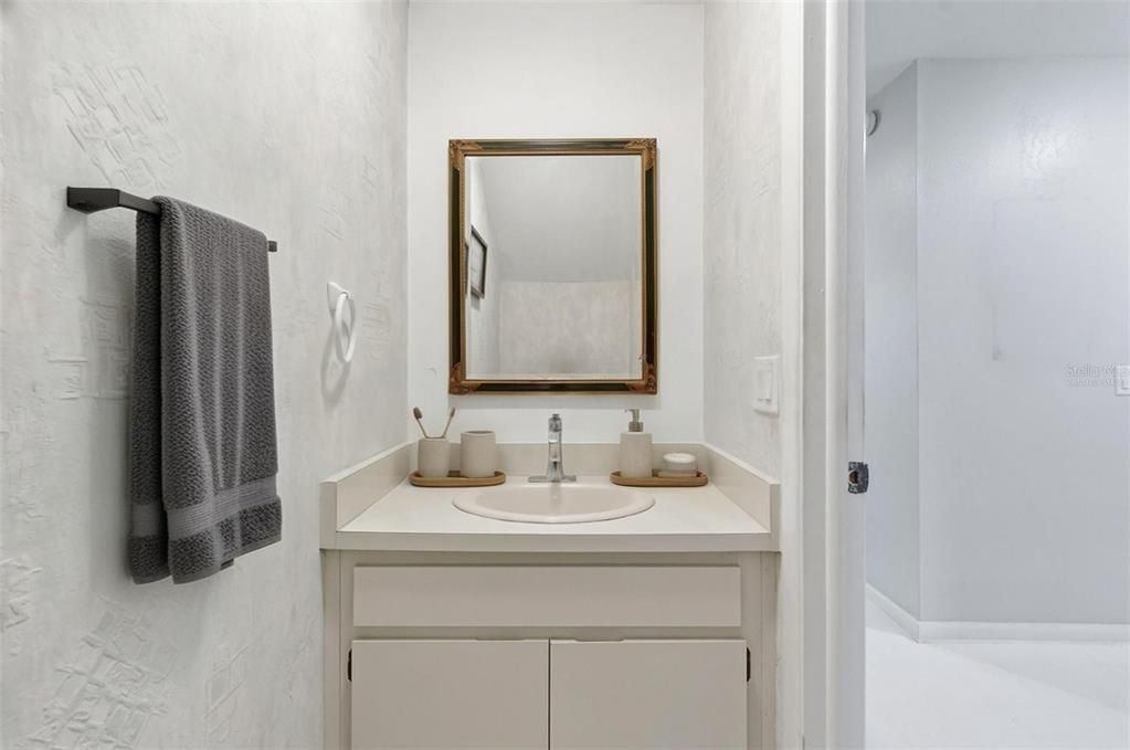 For Sale: $252,500 (2 beds, 2 baths, 1184 Square Feet)