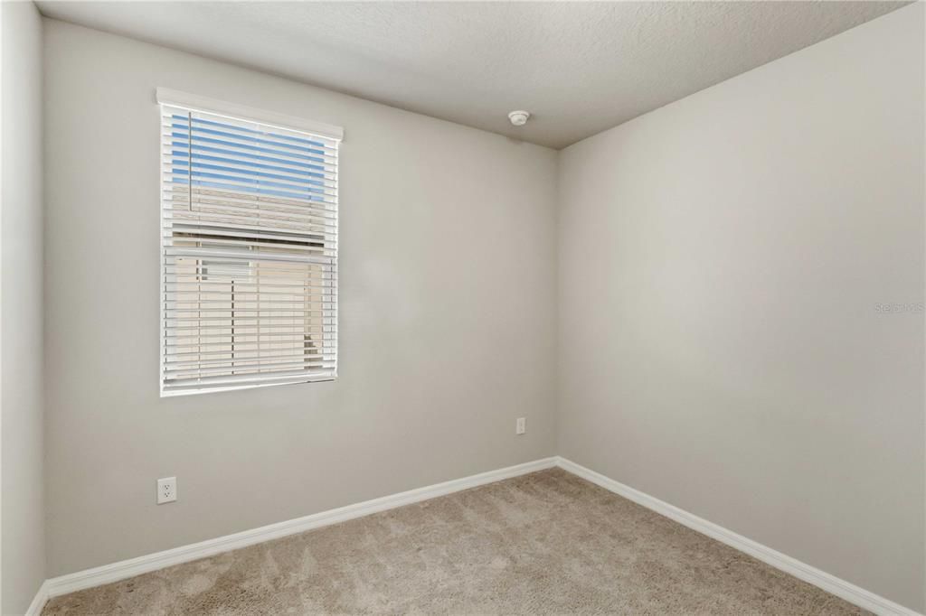 Activo con contrato: $335,000 (4 camas, 2 baños, 1823 Pies cuadrados)