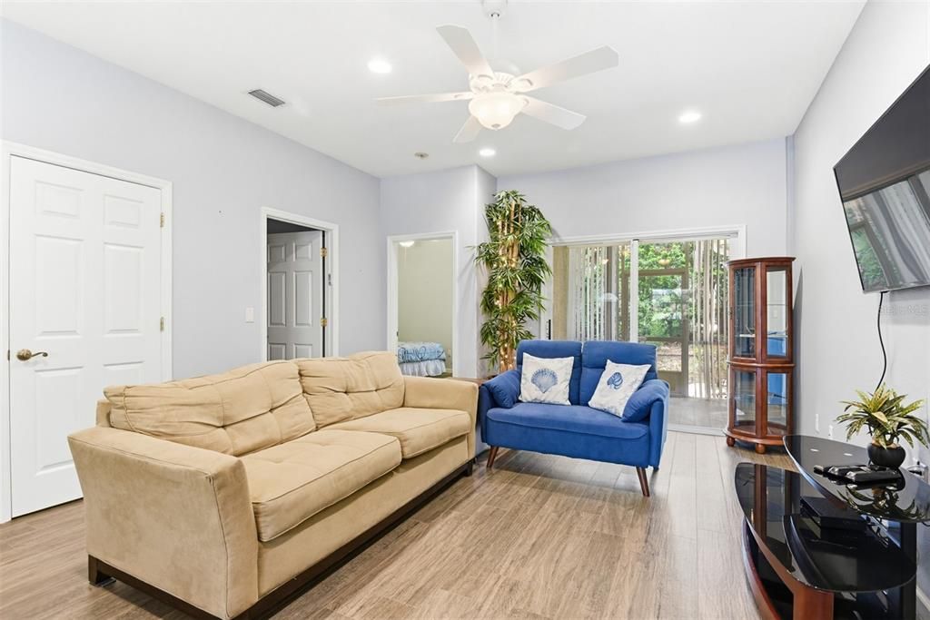 На продажу: $299,000 (3 спален, 2 ванн, 1598 Квадратных фут)