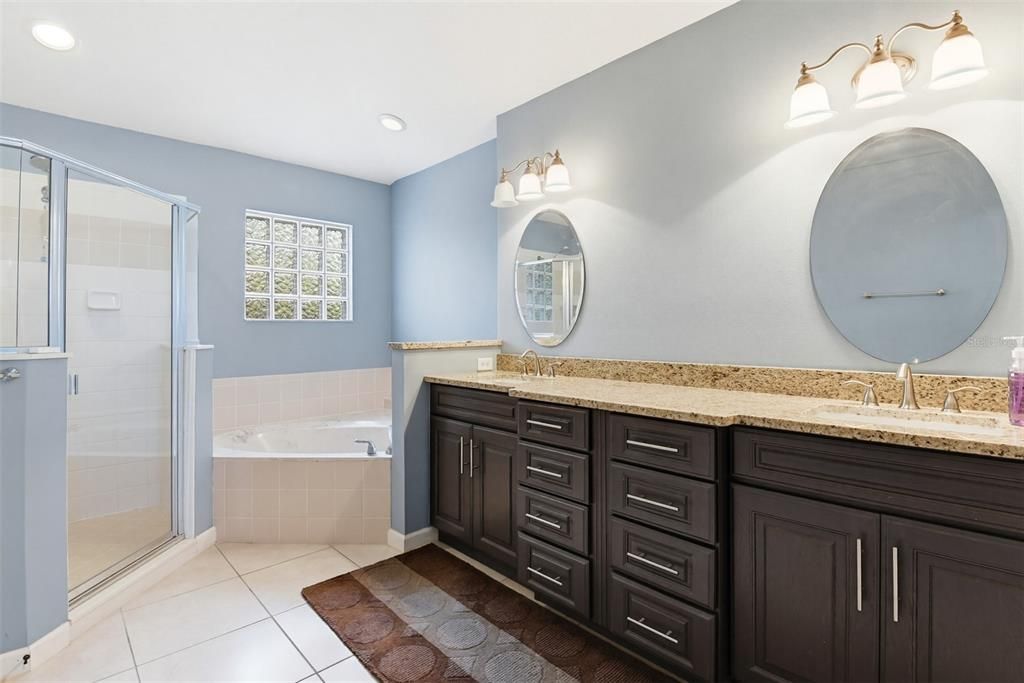 На продажу: $299,000 (3 спален, 2 ванн, 1598 Квадратных фут)