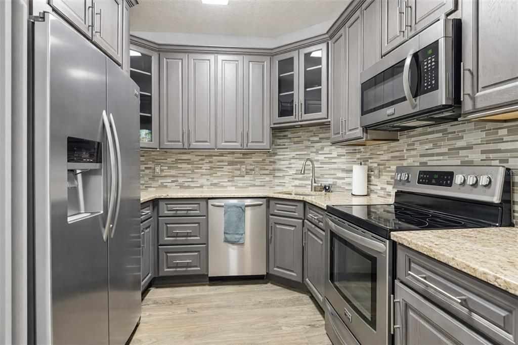 На продажу: $299,000 (3 спален, 2 ванн, 1598 Квадратных фут)