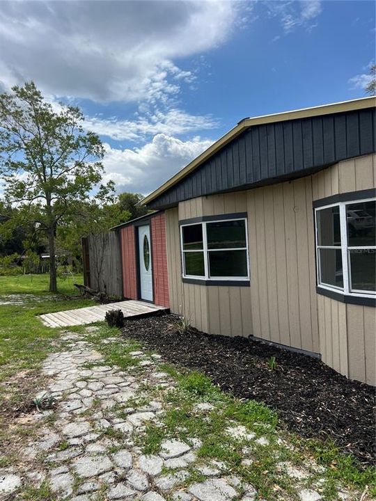 For Sale: $179,900 (3 beds, 2 baths, 960 Square Feet)