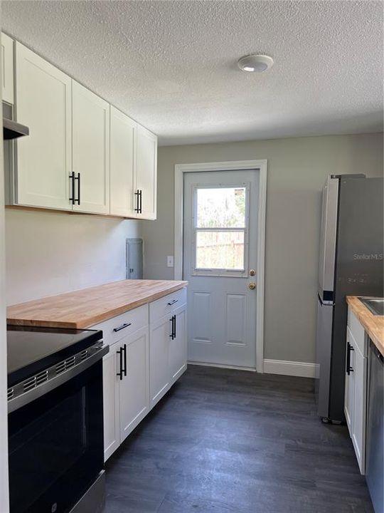 For Sale: $179,900 (3 beds, 2 baths, 960 Square Feet)