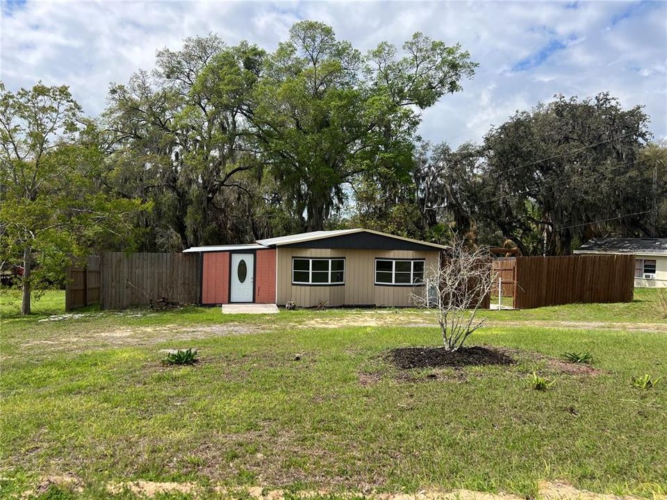 For Sale: $179,900 (3 beds, 2 baths, 960 Square Feet)