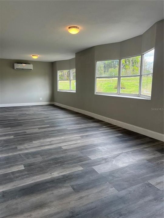 For Sale: $179,900 (3 beds, 2 baths, 960 Square Feet)