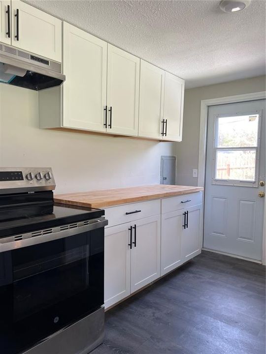 For Sale: $179,900 (3 beds, 2 baths, 960 Square Feet)