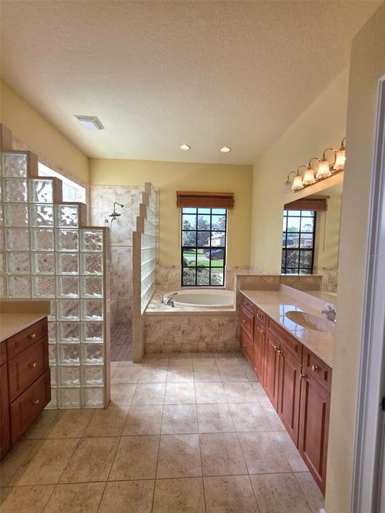 Active With Contract: $499,000 (3 beds, 3 baths, 2807 Square Feet)