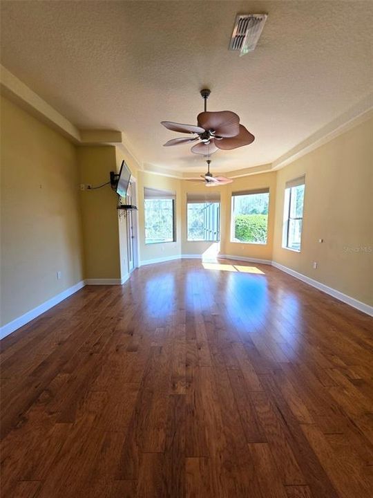 Active With Contract: $499,000 (3 beds, 3 baths, 2807 Square Feet)