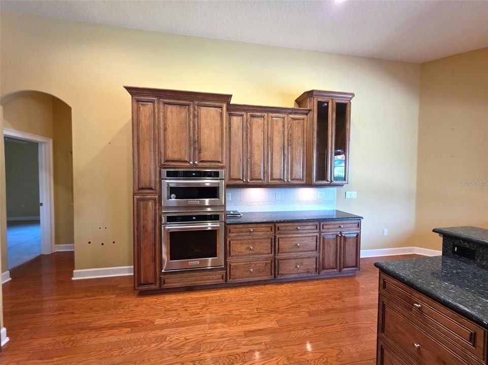 Active With Contract: $499,000 (3 beds, 3 baths, 2807 Square Feet)
