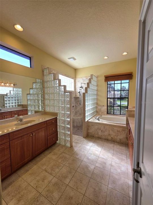 Active With Contract: $499,000 (3 beds, 3 baths, 2807 Square Feet)