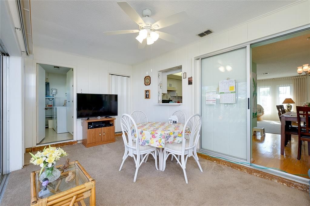 Под контрактом: $174,500 (2 спален, 2 ванн, 1121 Квадратных фут)