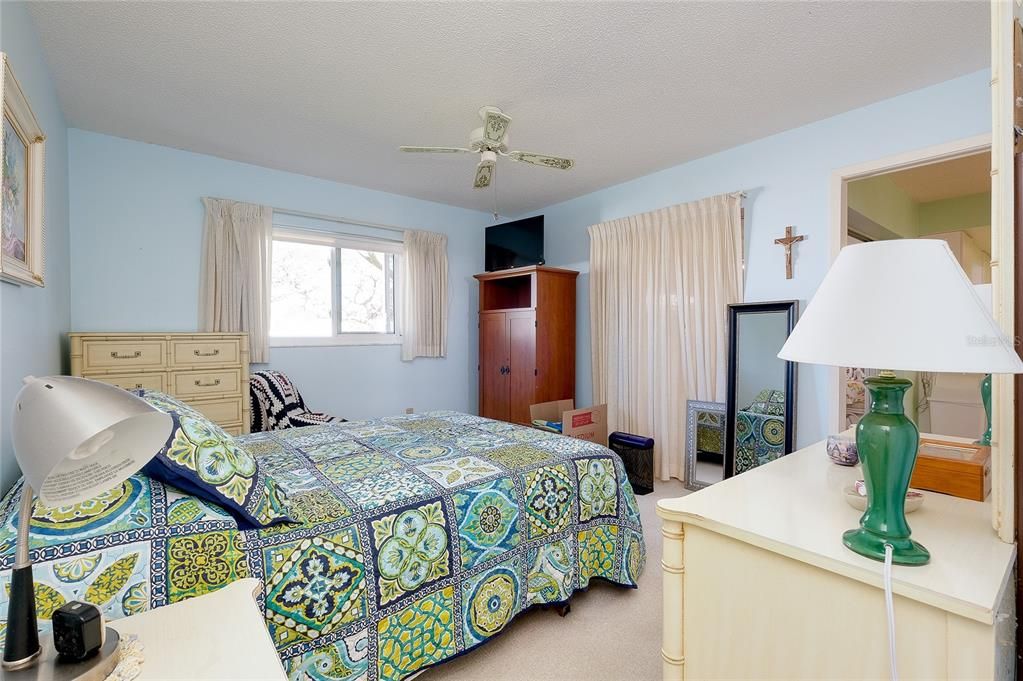 Под контрактом: $174,500 (2 спален, 2 ванн, 1121 Квадратных фут)