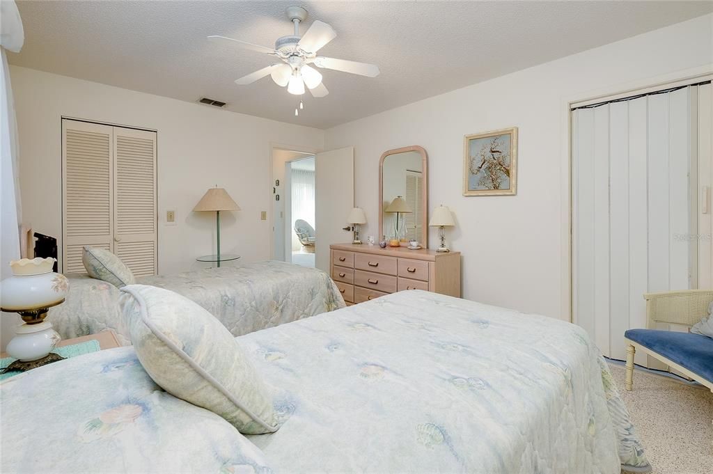 Под контрактом: $174,500 (2 спален, 2 ванн, 1121 Квадратных фут)