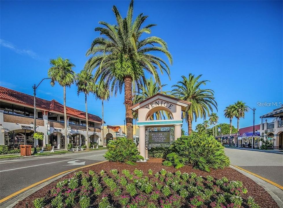 Под контрактом: $174,500 (2 спален, 2 ванн, 1121 Квадратных фут)