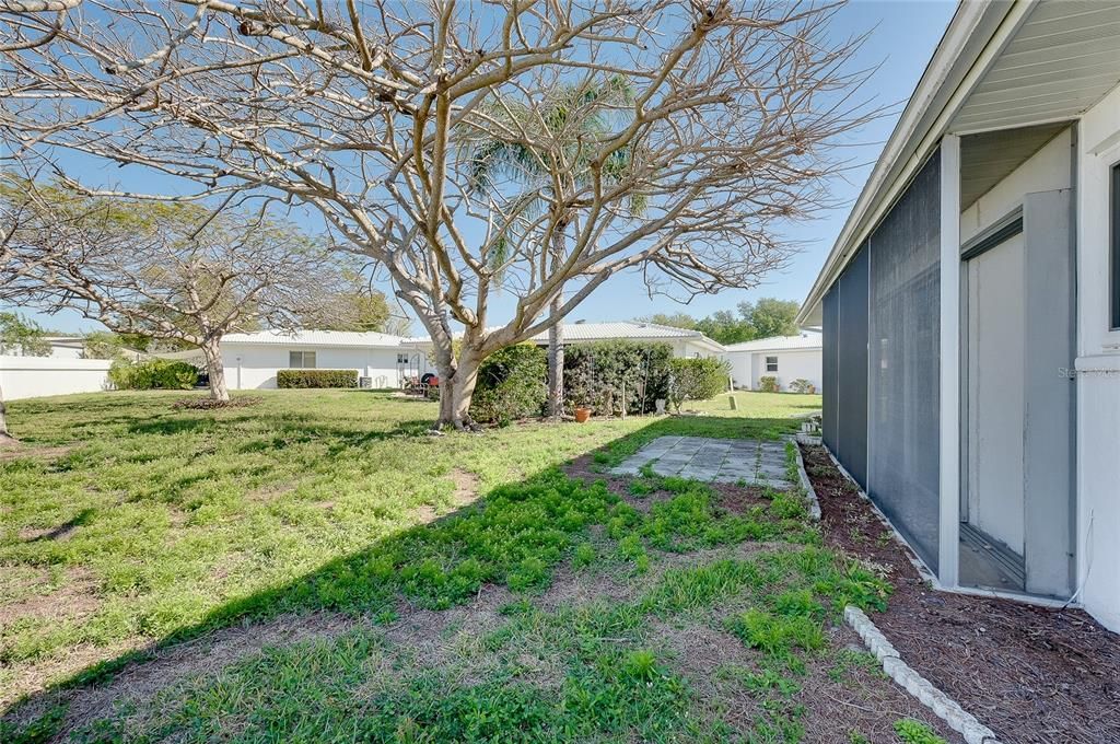 Под контрактом: $174,500 (2 спален, 2 ванн, 1121 Квадратных фут)