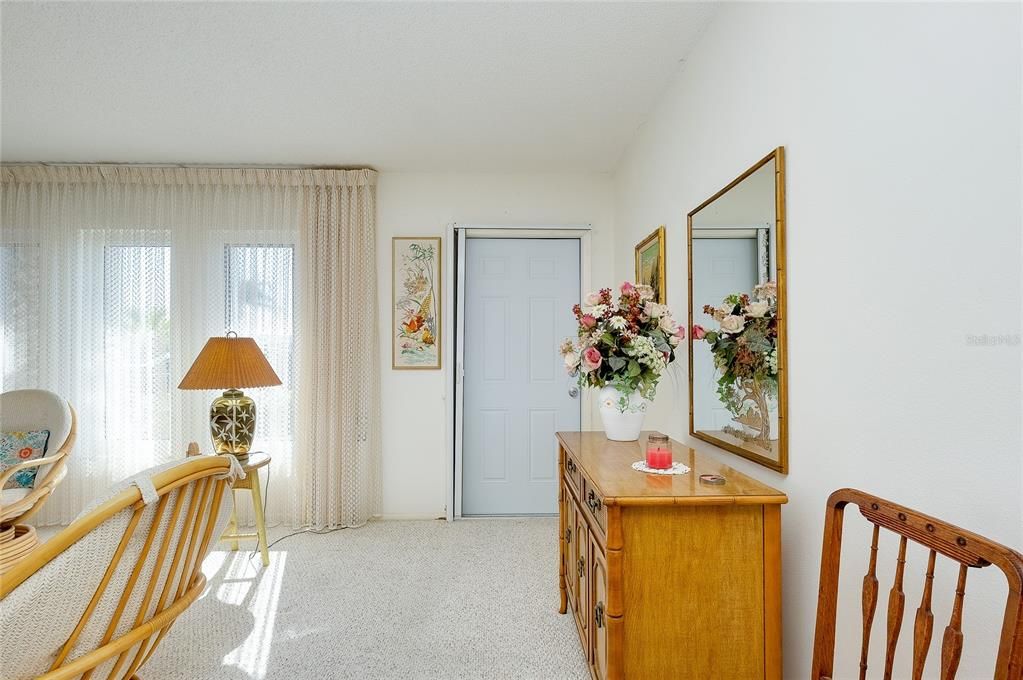 Под контрактом: $174,500 (2 спален, 2 ванн, 1121 Квадратных фут)