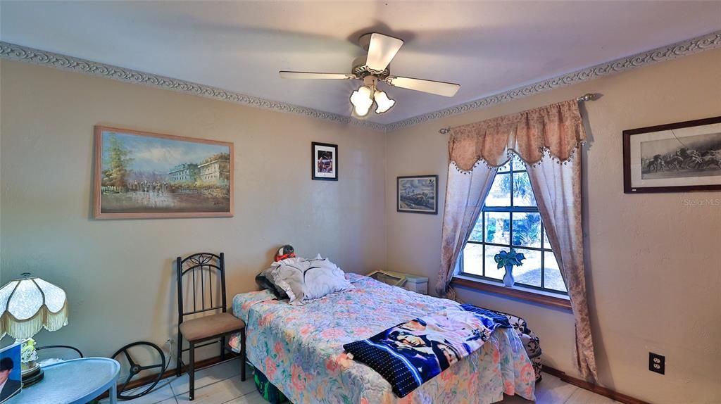 For Sale: $254,900 (4 beds, 1 baths, 1292 Square Feet)