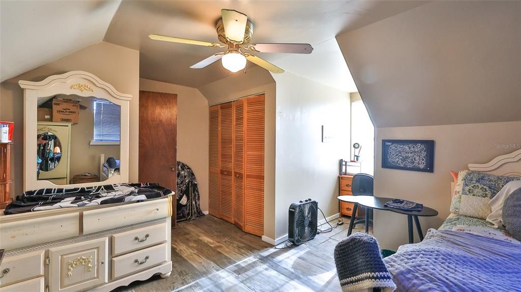 For Sale: $254,900 (4 beds, 1 baths, 1292 Square Feet)