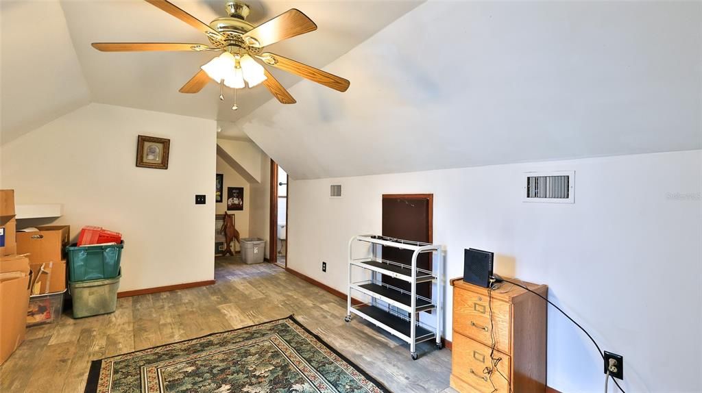 For Sale: $254,900 (4 beds, 1 baths, 1292 Square Feet)