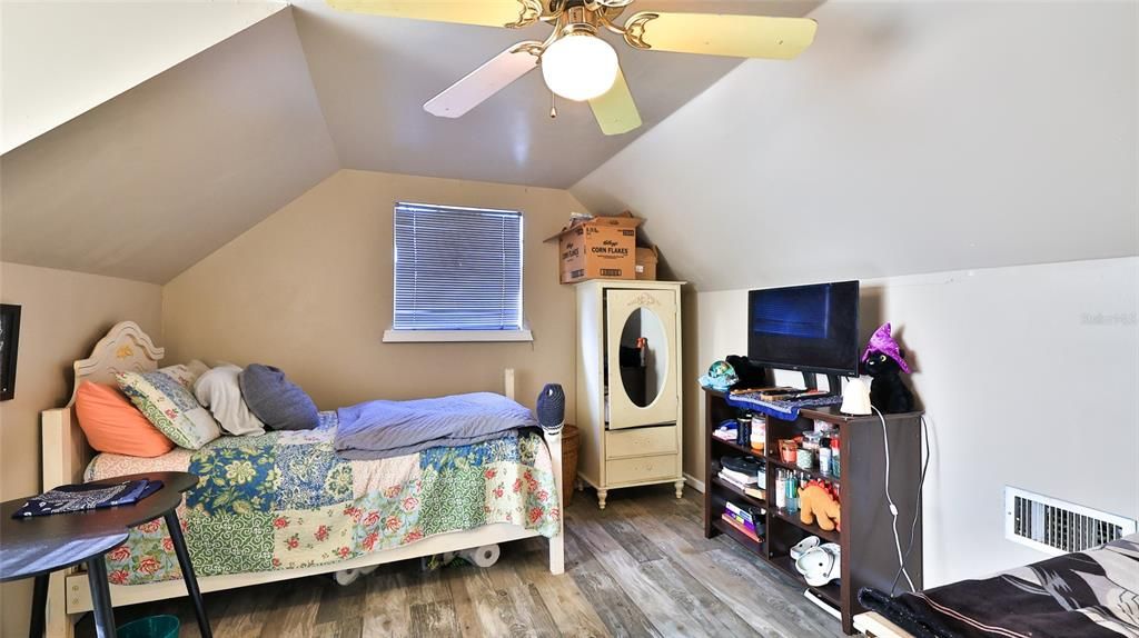 For Sale: $254,900 (4 beds, 1 baths, 1292 Square Feet)