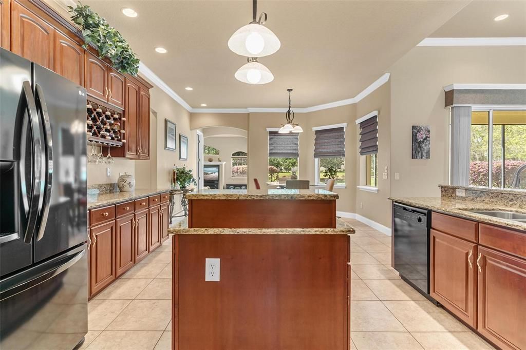 En Venta: $619,900 (3 camas, 3 baños, 3024 Pies cuadrados)
