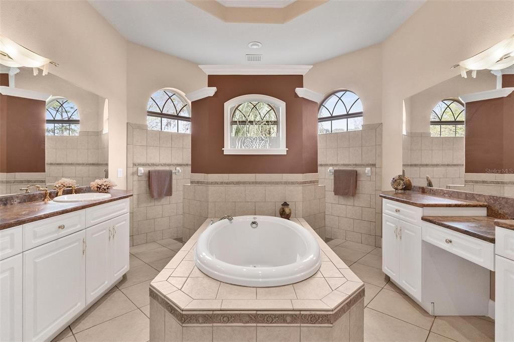 En Venta: $619,900 (3 camas, 3 baños, 3024 Pies cuadrados)