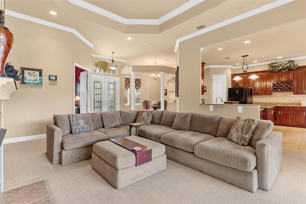 En Venta: $619,900 (3 camas, 3 baños, 3024 Pies cuadrados)