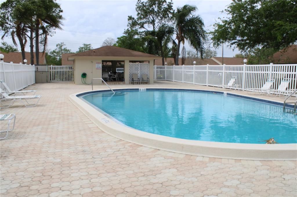 待售: $225,000 (2 贝兹, 2 浴室, 915 平方英尺)