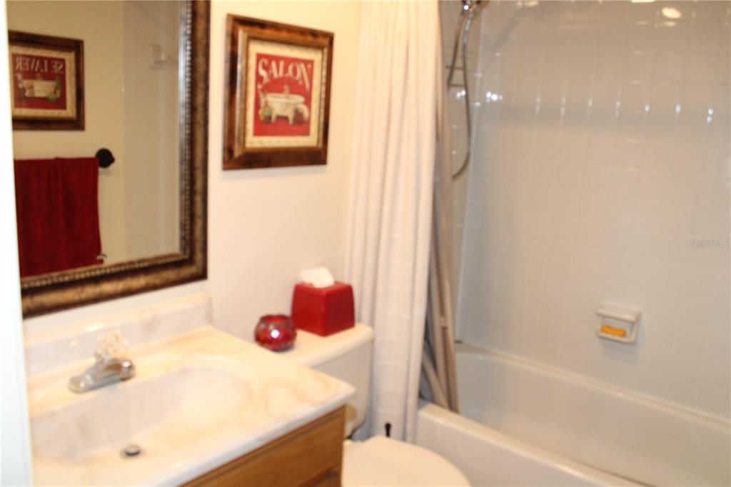 待售: $225,000 (2 贝兹, 2 浴室, 915 平方英尺)