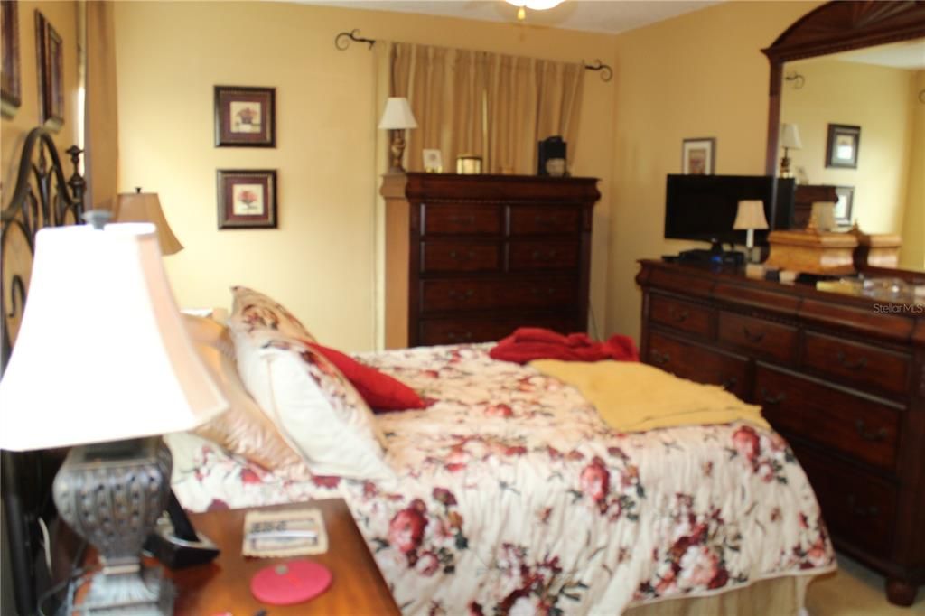 待售: $225,000 (2 贝兹, 2 浴室, 915 平方英尺)