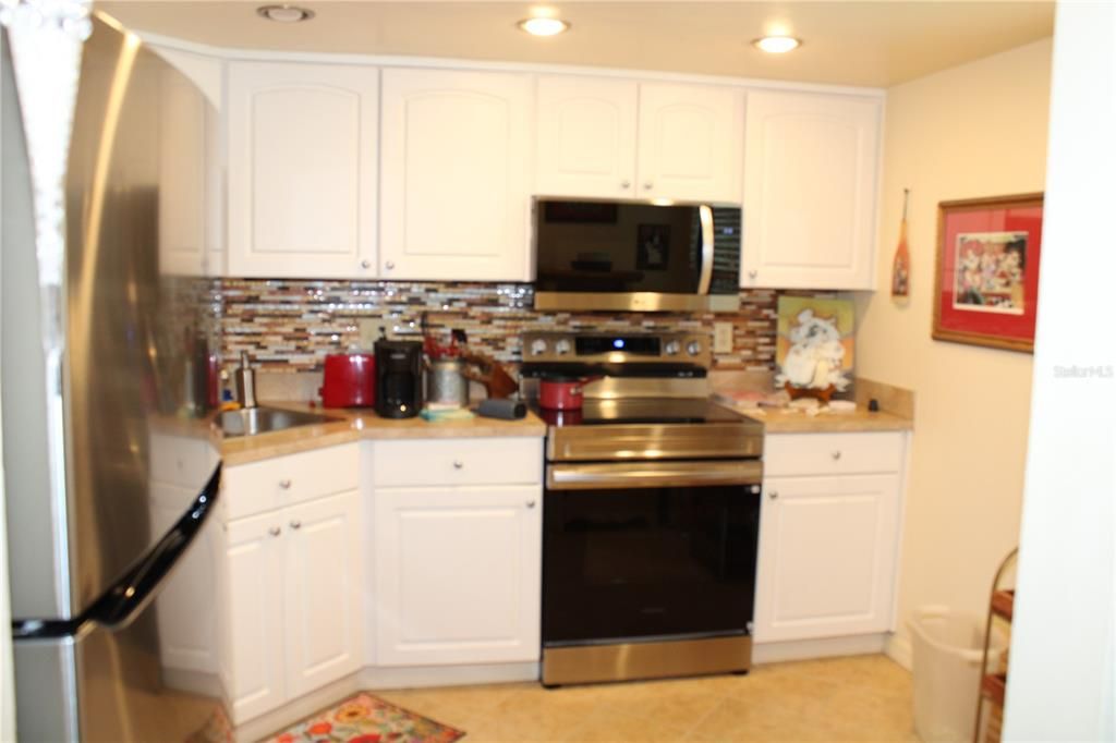 待售: $225,000 (2 贝兹, 2 浴室, 915 平方英尺)