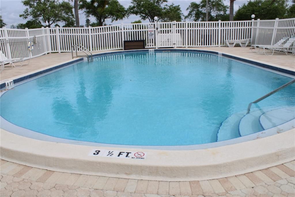 待售: $225,000 (2 贝兹, 2 浴室, 915 平方英尺)