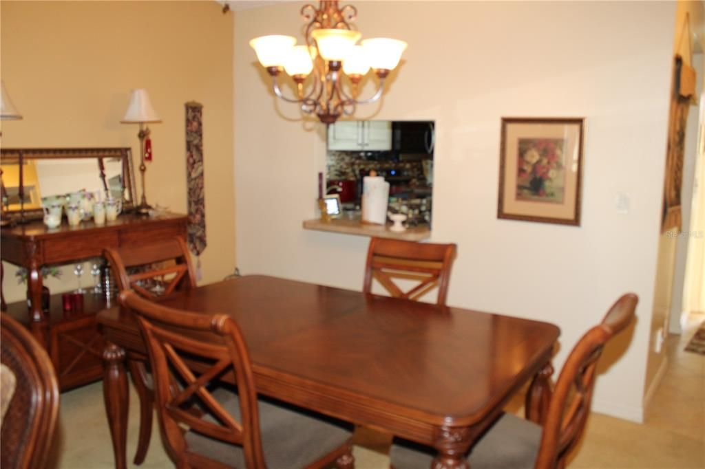 待售: $225,000 (2 贝兹, 2 浴室, 915 平方英尺)