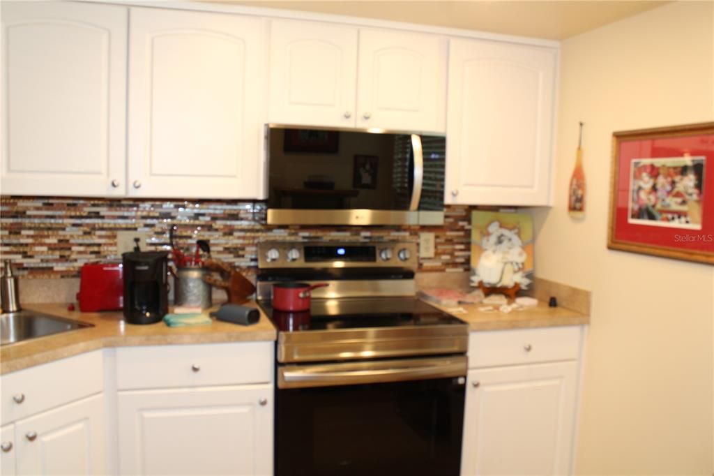 待售: $225,000 (2 贝兹, 2 浴室, 915 平方英尺)