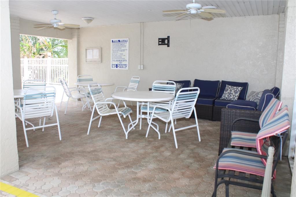 待售: $225,000 (2 贝兹, 2 浴室, 915 平方英尺)