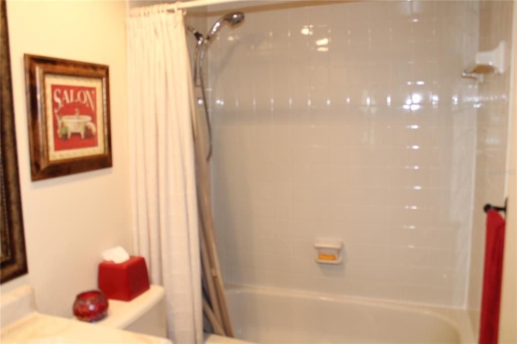 待售: $225,000 (2 贝兹, 2 浴室, 915 平方英尺)