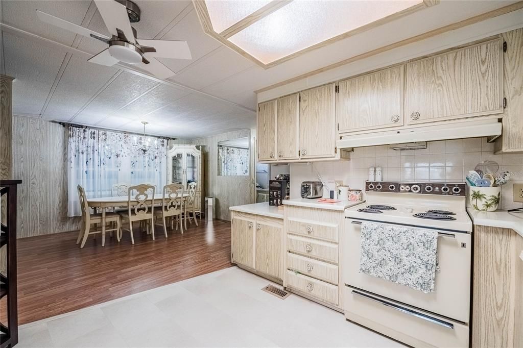 En Venta: $163,000 (2 camas, 2 baños, 1128 Pies cuadrados)