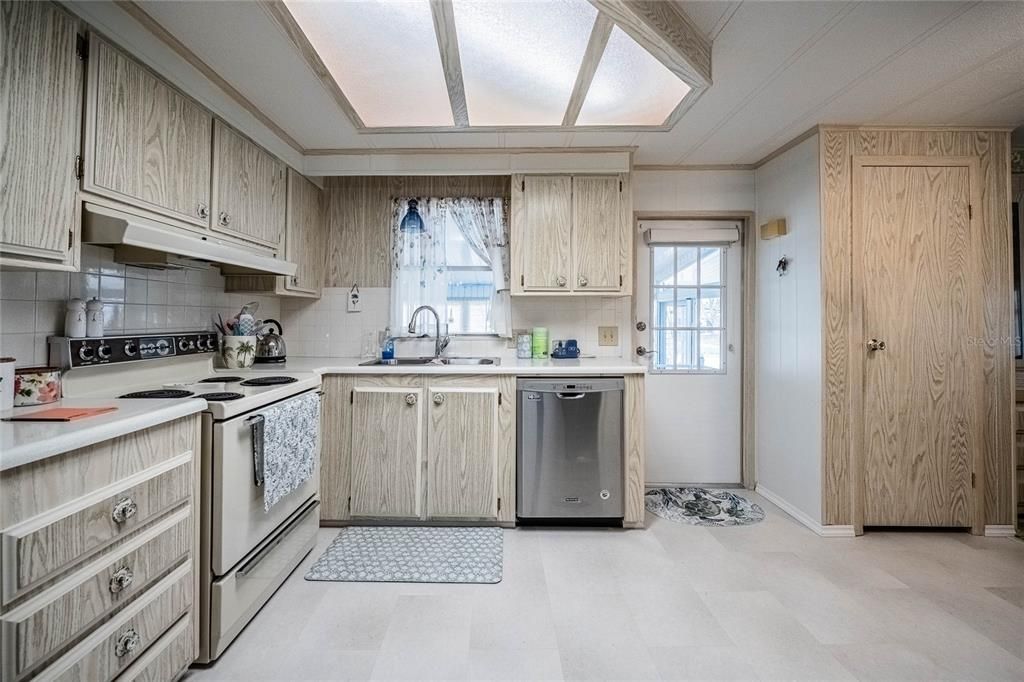En Venta: $163,000 (2 camas, 2 baños, 1128 Pies cuadrados)