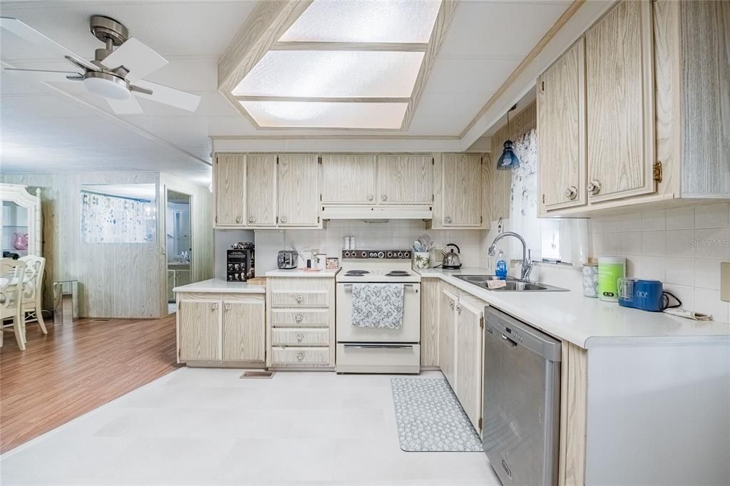 En Venta: $163,000 (2 camas, 2 baños, 1128 Pies cuadrados)