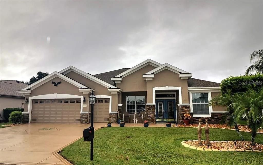 For Sale: $489,000 (3 beds, 2 baths, 2806 Square Feet)