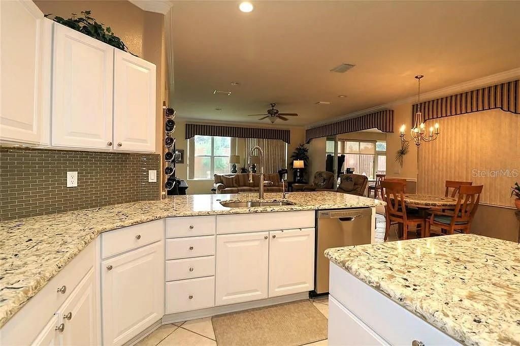 For Sale: $489,000 (3 beds, 2 baths, 2806 Square Feet)