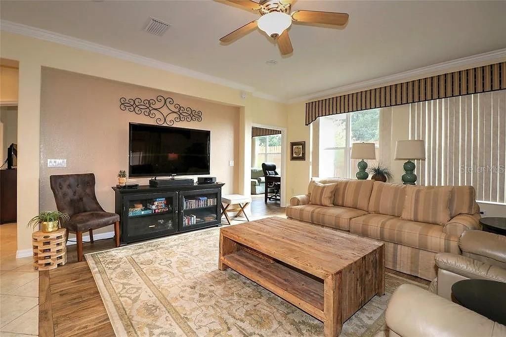 For Sale: $489,000 (3 beds, 2 baths, 2806 Square Feet)