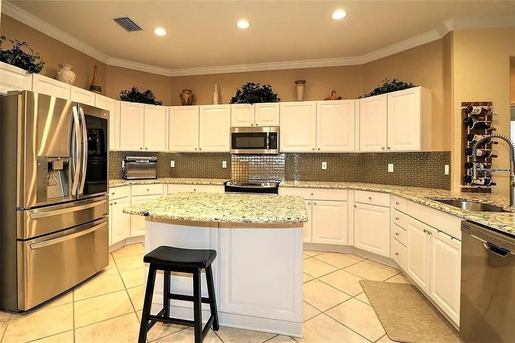 For Sale: $489,000 (3 beds, 2 baths, 2806 Square Feet)