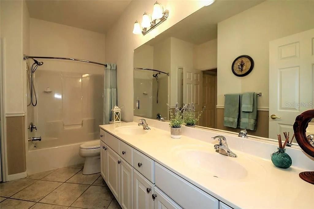 For Sale: $489,000 (3 beds, 2 baths, 2806 Square Feet)