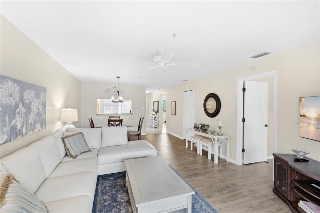 En Venta: $195,000 (2 camas, 2 baños, 1042 Pies cuadrados)