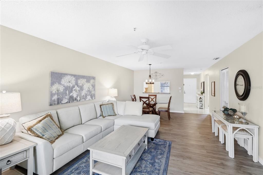 En Venta: $195,000 (2 camas, 2 baños, 1042 Pies cuadrados)