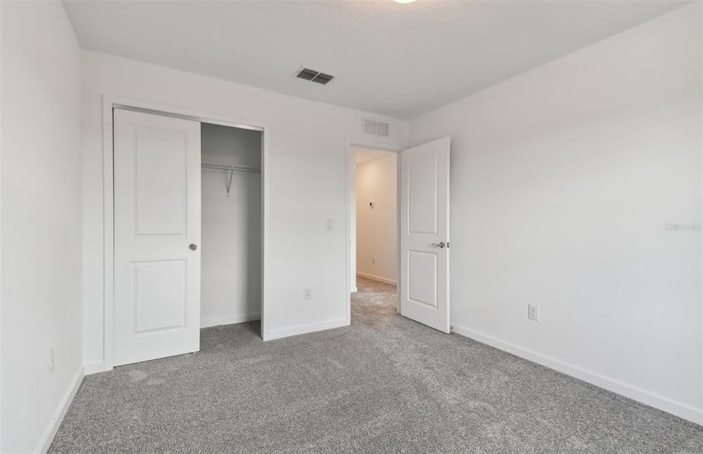 Active With Contract: $384,220 (5 beds, 3 baths, 2586 Square Feet)