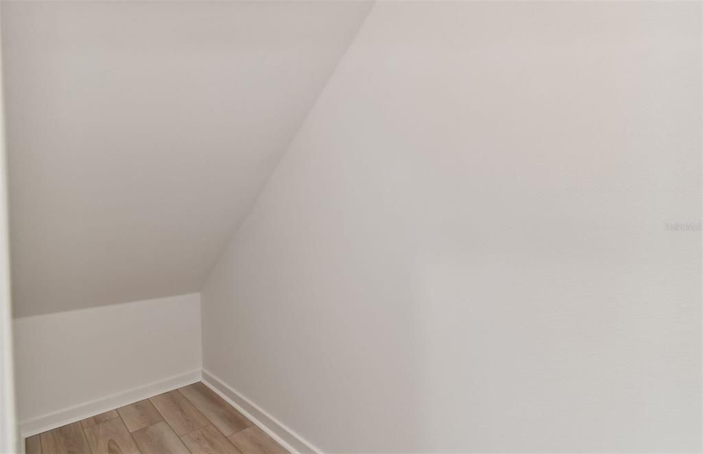 Active With Contract: $384,220 (5 beds, 3 baths, 2586 Square Feet)