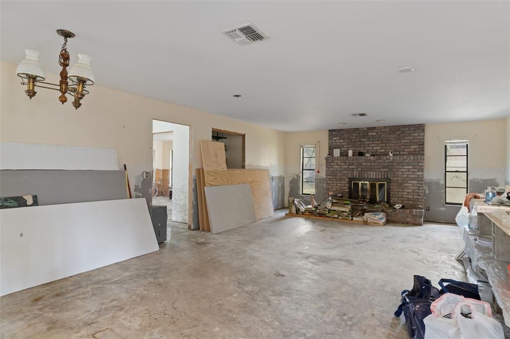 En Venta: $320,000 (3 camas, 2 baños, 2186 Pies cuadrados)