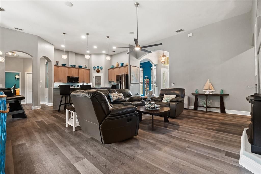 Active With Contract: $850,000 (4 beds, 3 baths, 3365 Square Feet)